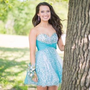 Sparkly blue prom dress!